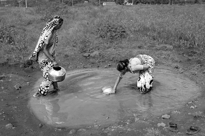 Impediments to enjoyment of Human Right to Water: 'Quality' Norm - Procuring drinking water from the same unprotected water source shown earlier in Ahmednagar district, Maharashtra 